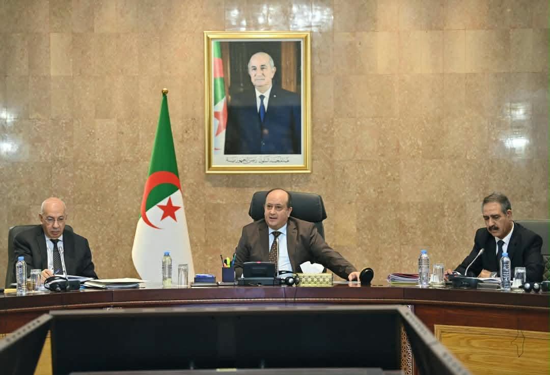 عرض حول حصيلة تنفيذ قرارات رئيس الجمهورية خلال الاجتماع 
