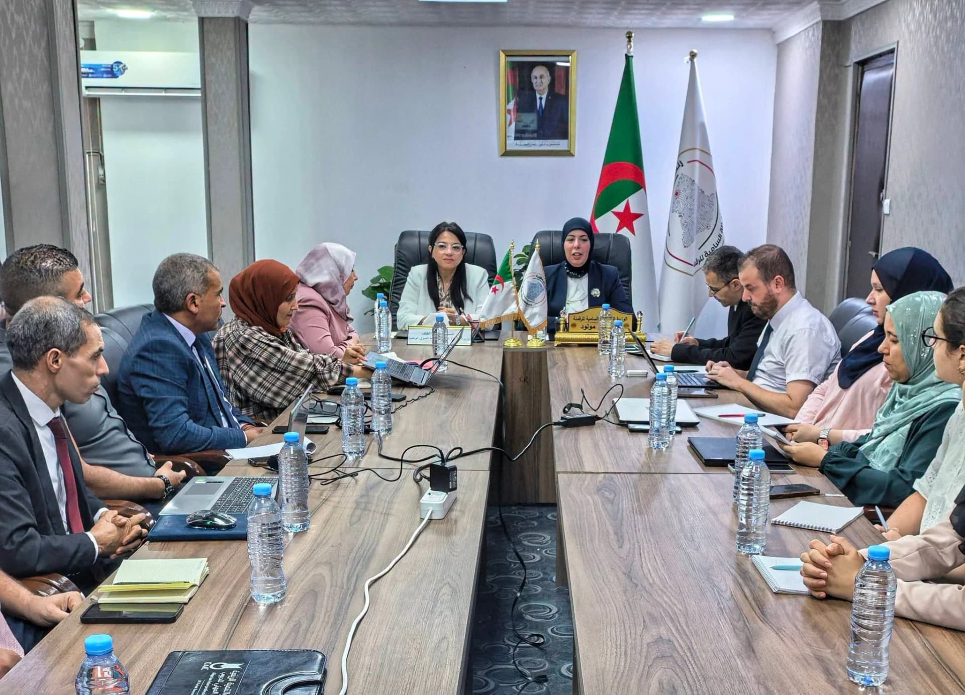 السيدتان بن مولود وعبد اللطيف تترأسان الاجتماع الثاني لوضع آلية رقمية موحدة لضبط السوق الوطنية 