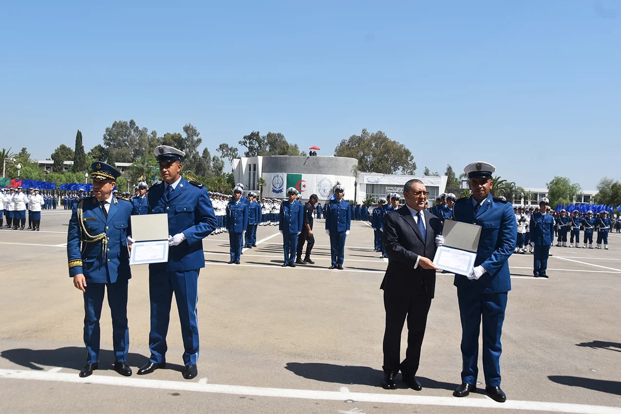 وزير الداخلية والجماعات المحلية والتهيئة العمرانية, ابراهيم مراد, رفقة المدير العام للأمن الوطني, علي بداوي, يشرف بالبليدة, على الحفل الموحد لتخرج الدفعة ال61 لأعوان الشرطة بالمدرسة التطبيقية للأمن الوطني "عبد المجيد بوزبيد" بالصومعة.