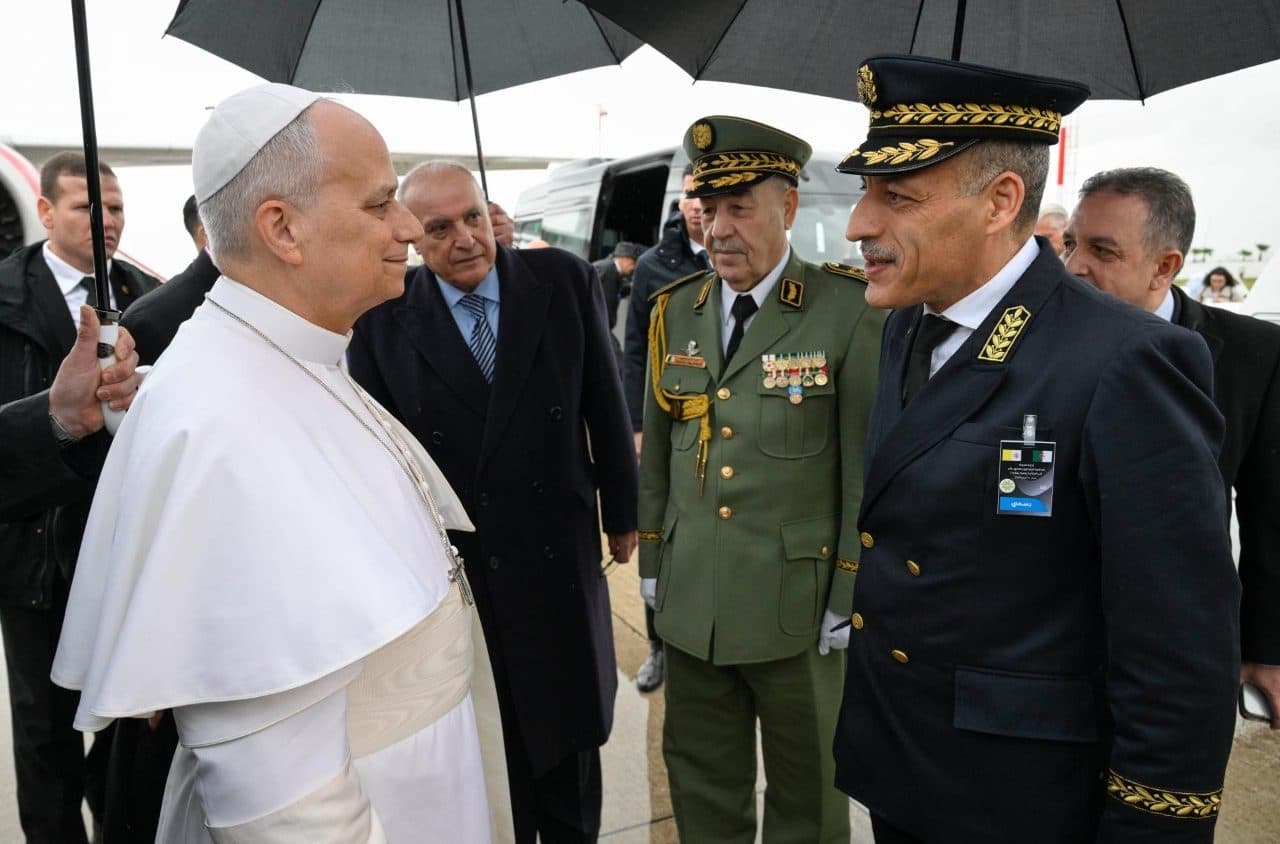 البابا ليون الرابع عشر يصل إلى عنابة