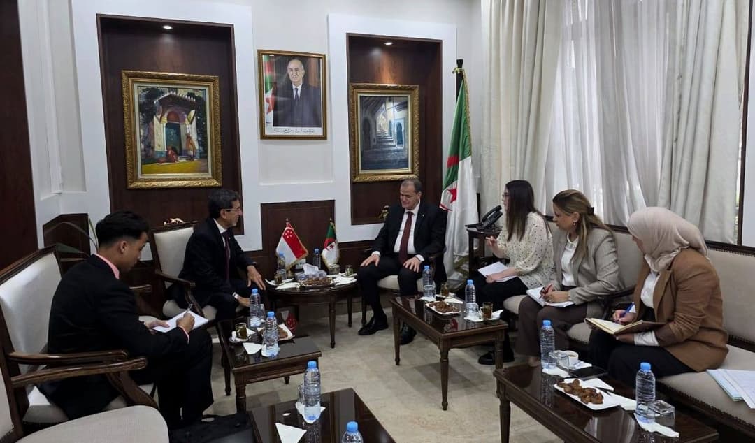 الجزائر/سنغافورة : بحث سبل تطوير العلاقات التجارية والاقتصادية بين البلدين