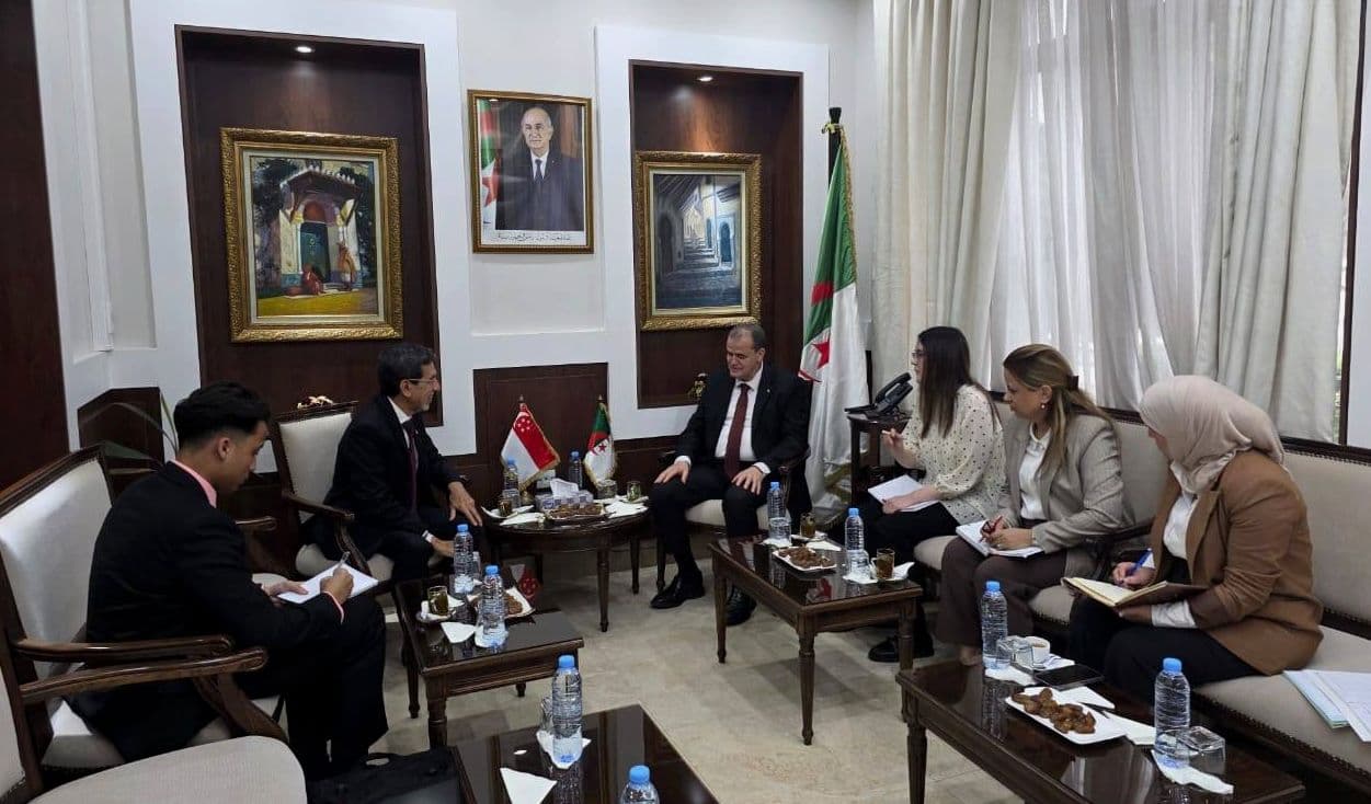 الجزائر/سنغافورة : بحث سبل تطوير العلاقات التجارية والاقتصادية بين البلدين