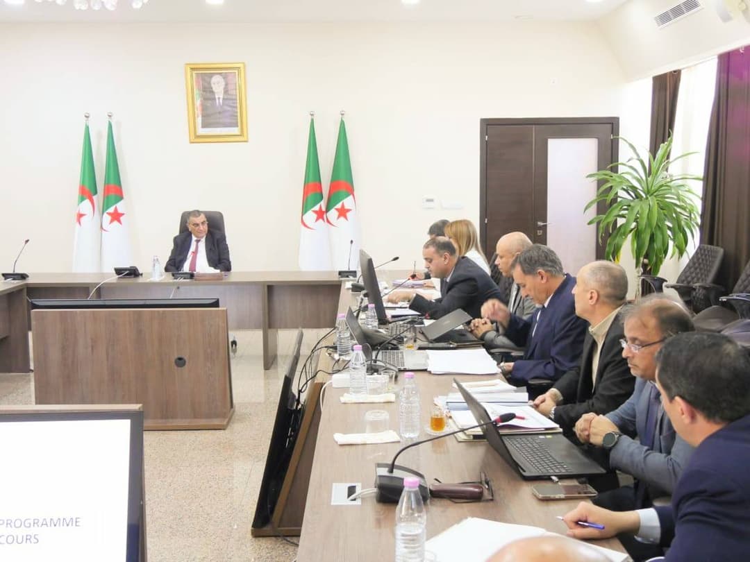 جلاوي يترأس جلسة عمل حول تقدم برنامج صيانة الطرق السيارة