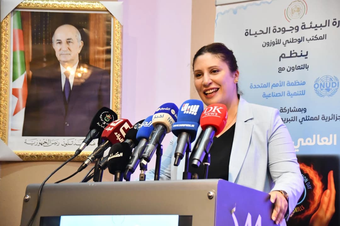 في إطار الاجتماعات الدورية لمتابعة سير مختلف المشاريع القطاعية، ترأست وزيرة البيئة وجودة الحياة، السيدة نجيبة جيلالي مساء اليوم الاثنين 30 جوان 2025 جلسة عمل مع إطارات مديرية الرقمنة والأنظمة المعلوماتية.