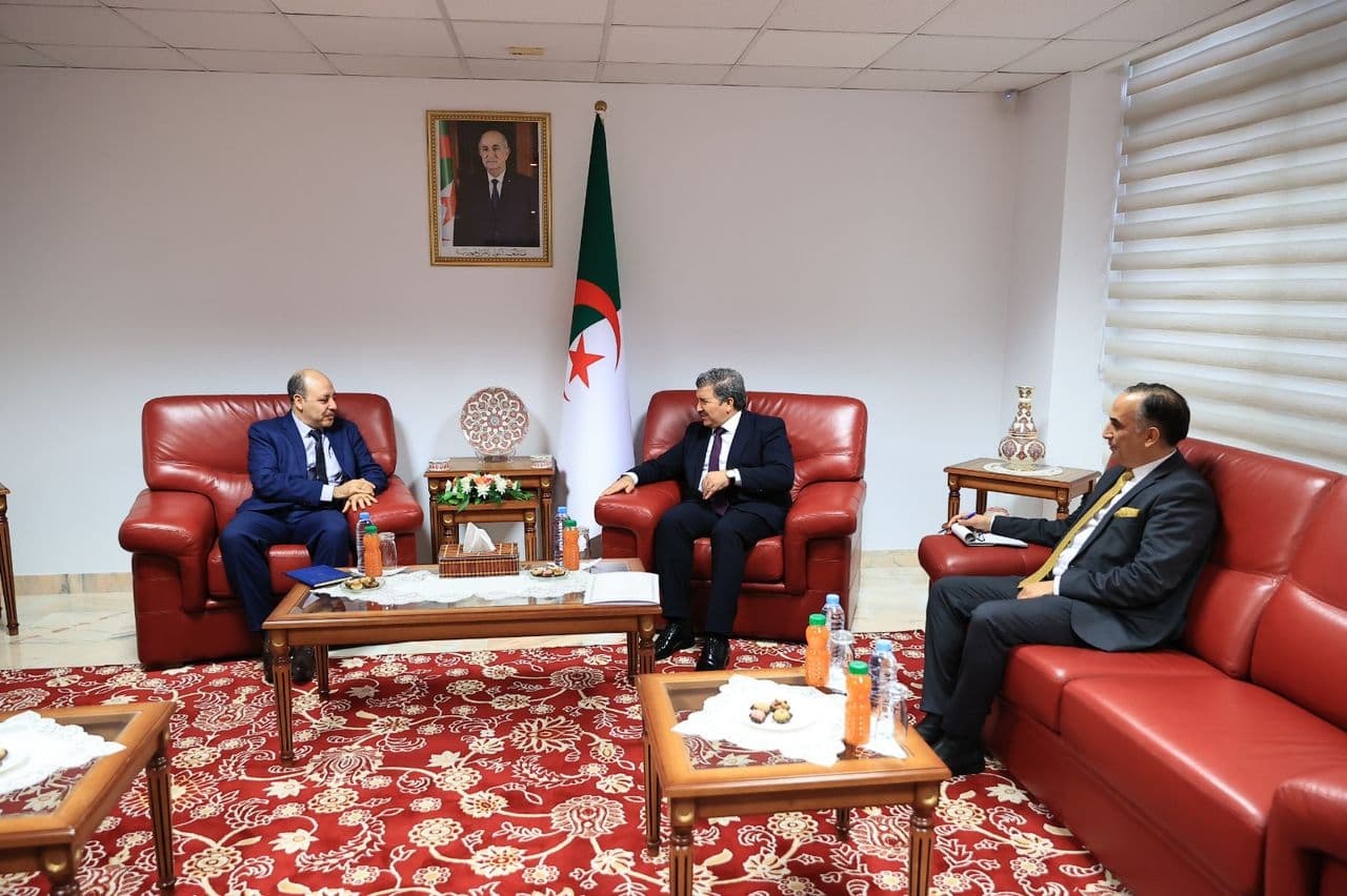 وزير الاتصال يستقبل عددا من مديري المدارس الوطنية والكليات ذات الصلة بمجال الإعلام والاتصال