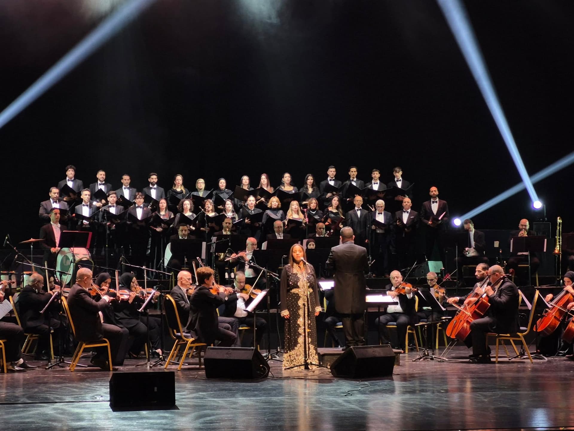 تقديم عرض "جزائر الأمجاد" بأوبرا الجزائر