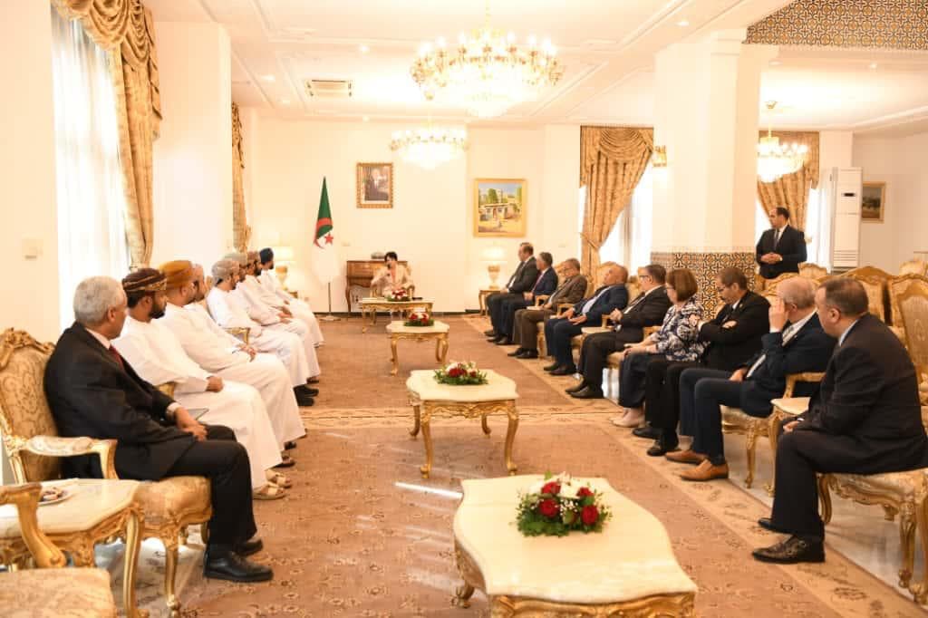 رئيسة المحكمة الدستورية تستقبل وفدا إداريا عن مجلس الشورى لسلطنة عمان