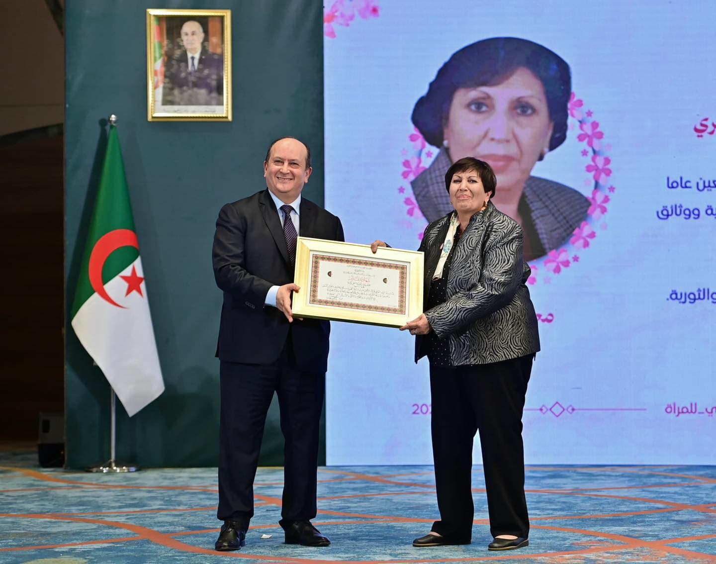 الوزير الأول السيد سيفي غريب