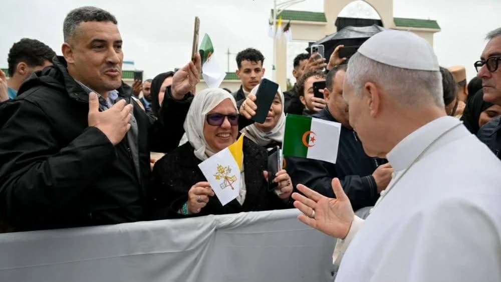 المواطنون يتفاعلون مع زيارة بابا الفاتيكان إلى الولاية ويعتبرونها حدثا مميزا