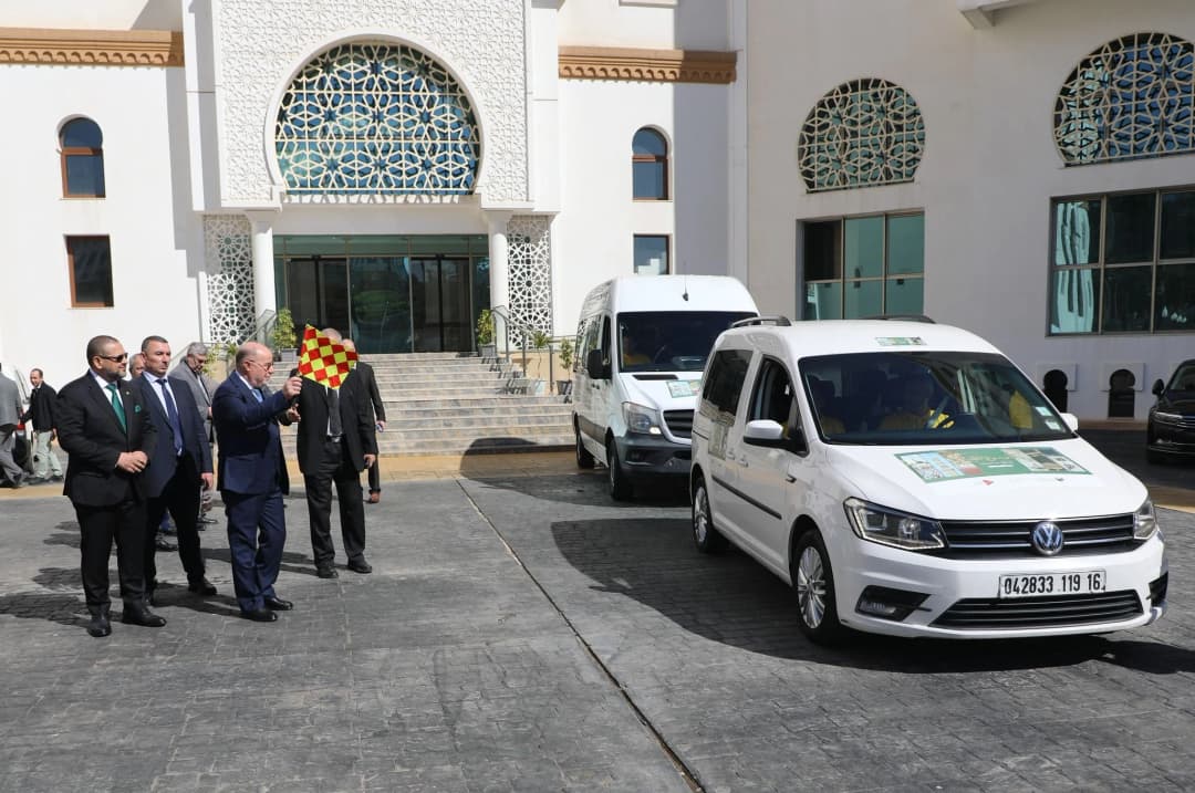 "بلمهدي يعطي إشارة انطلاق قافلة "أسبوع الحج