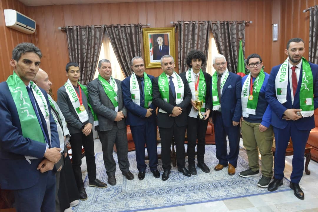 السيد سعداوي يستقبل التلاميذ المتوجين في الأولمبياد الإفريقي للذكاء