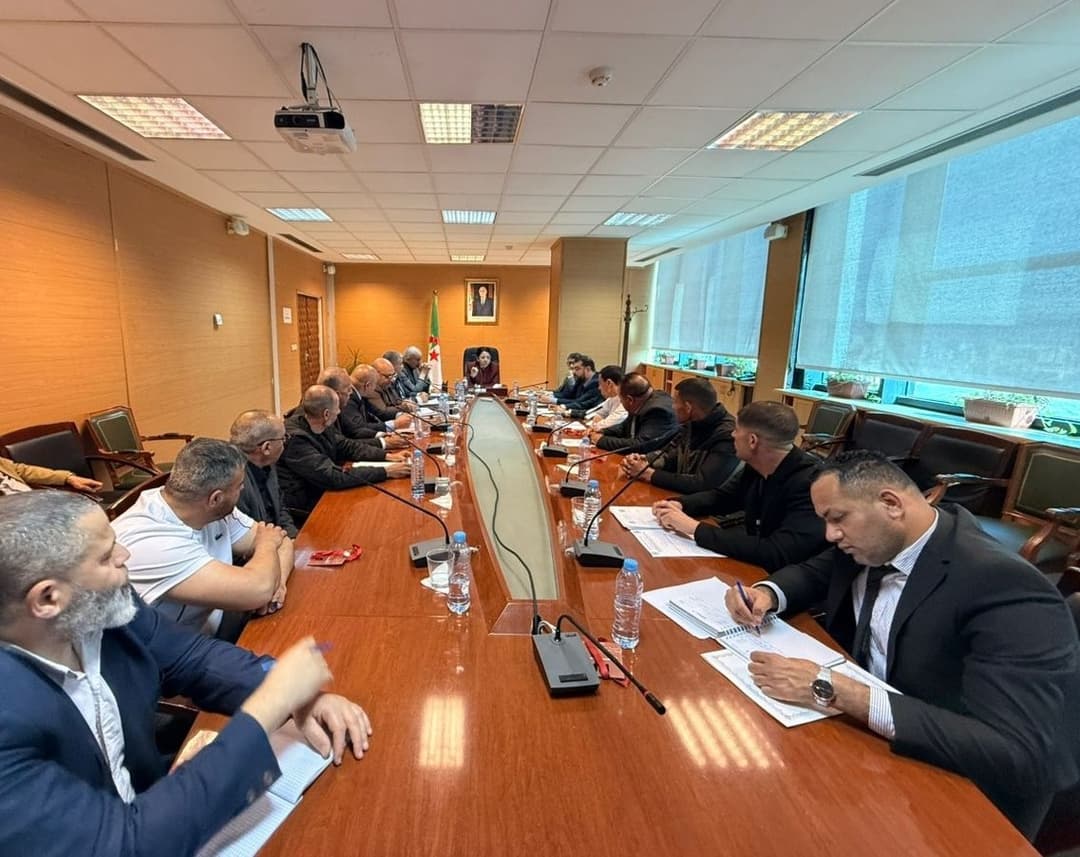 وزيرة التجارة الداخلية تبحث مع تجار الجملة تنظيم أسواق الخضر والفواكه