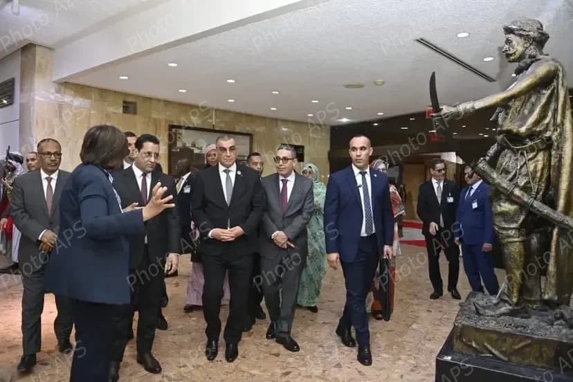 الوزير الأول الموريتاني يترحم بمقام الشهيد على شهداء الثورة التحريرية المجيدة