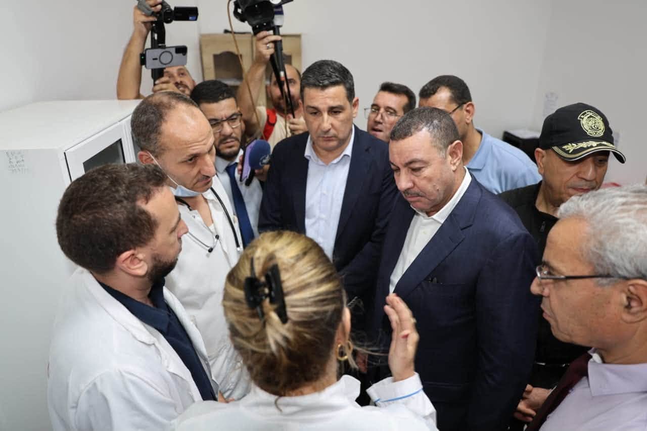  السيد سعيود يقف بمستشفى سوق الاثنين على ظروف التكفل بالمصابين جراء الحرائق