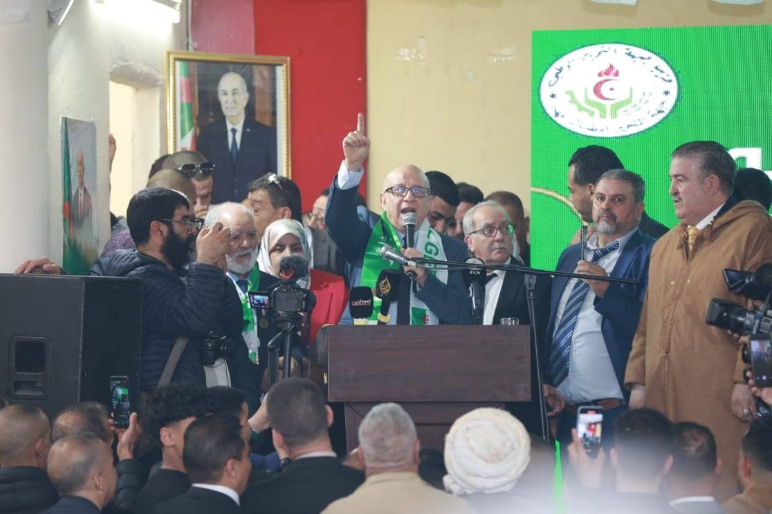 بن مبارك ينشط لقاءين مع مناضلي حزب جبهة التحرير الوطني بقصر الشلالة وآفلو