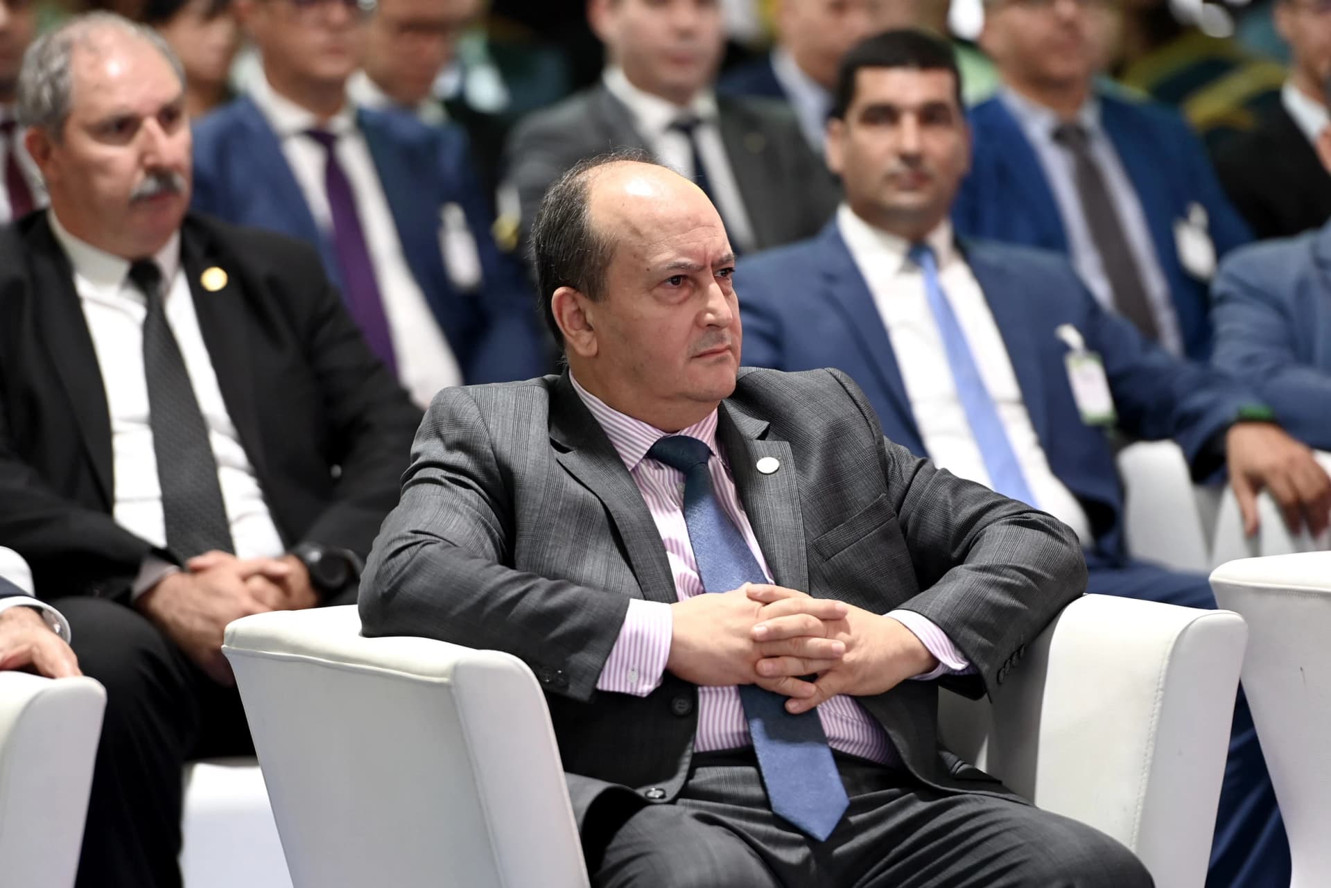 غريب يتابع عرضا حول مجمع "مدار القابضة"