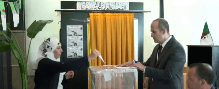 الجالية الوطنية بتركيا تواصل أداء واجبها الانتخابي لليوم الثاني
