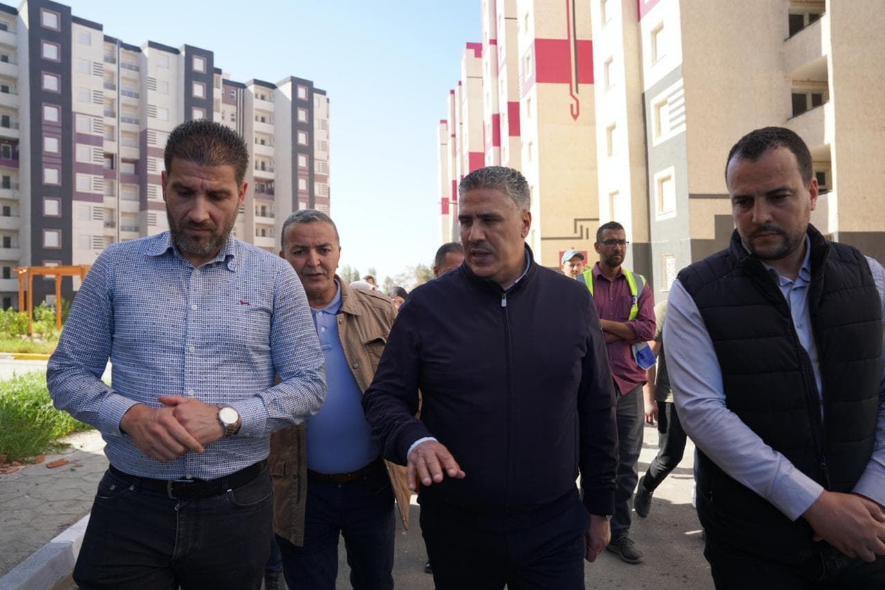السيد بلعريبي يقف على آخر اللمسات في مشروع 3 آلاف مسكن "عدل" بالرغاية قبل تسليمه