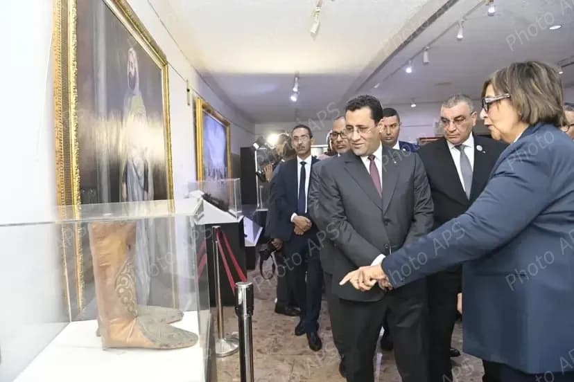 الوزير الأول الموريتاني يترحم بمقام الشهيد على شهداء الثورة التحريرية المجيدة