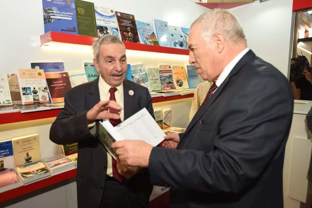 صالون الجزائر الدولي للكتاب: تاشريفت يزور جناح وزارة المجاهدين وذوي الحقوق