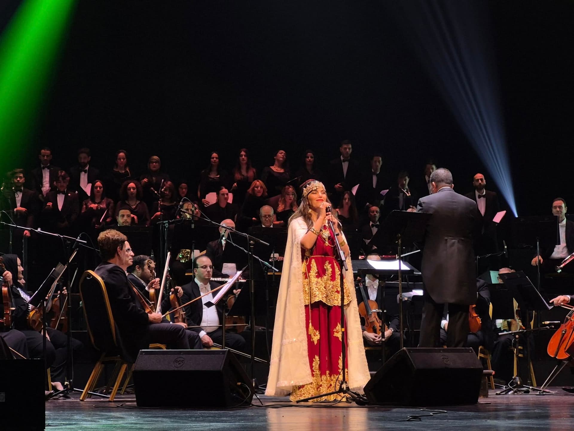 تقديم عرض "جزائر الأمجاد" بأوبرا الجزائر