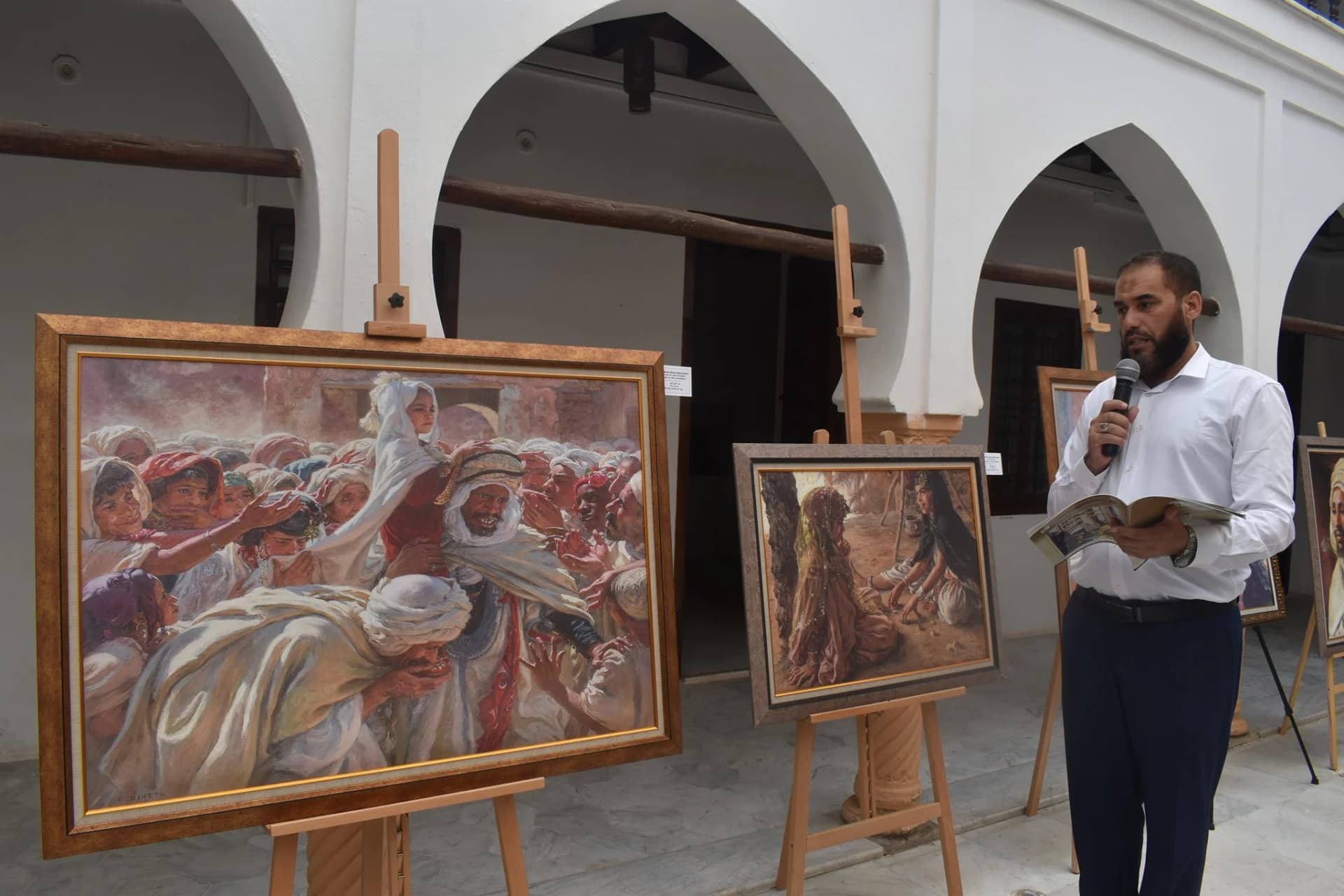 معرض أعمال نصر الدين دينيه في المتحف الوطني للفنون والتقاليد الشعبية