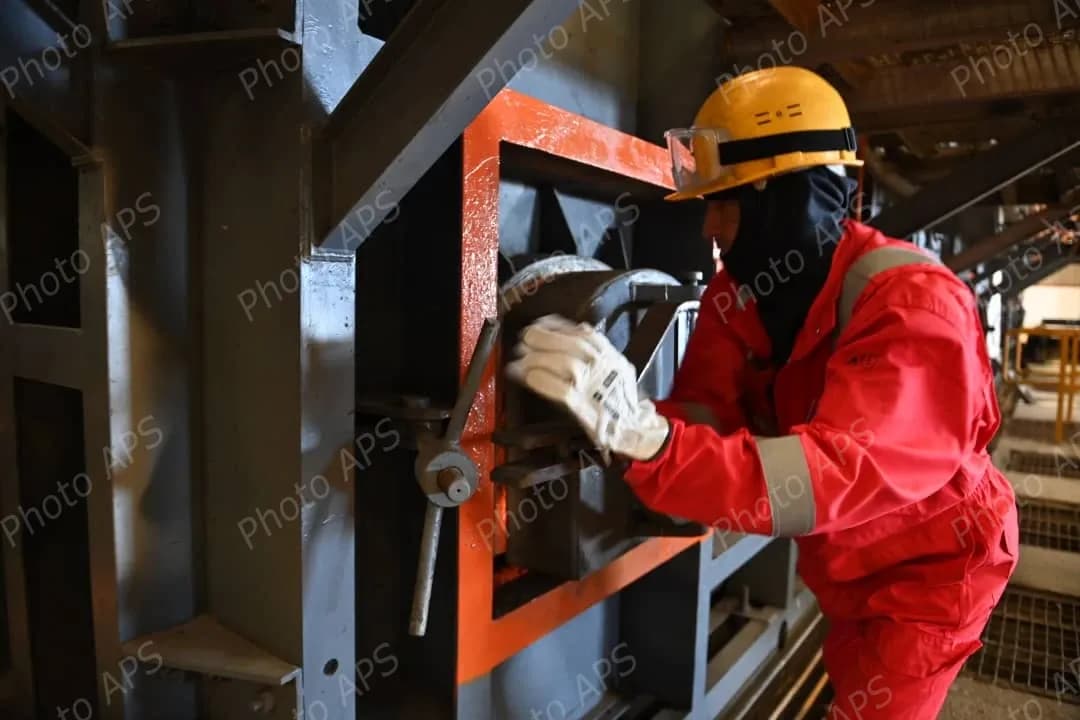 الوزير الأول يشرف بالمسيلة على تدشين مصنع إنتاج حديد الخرسانة التابع لمؤسسة "فوندال