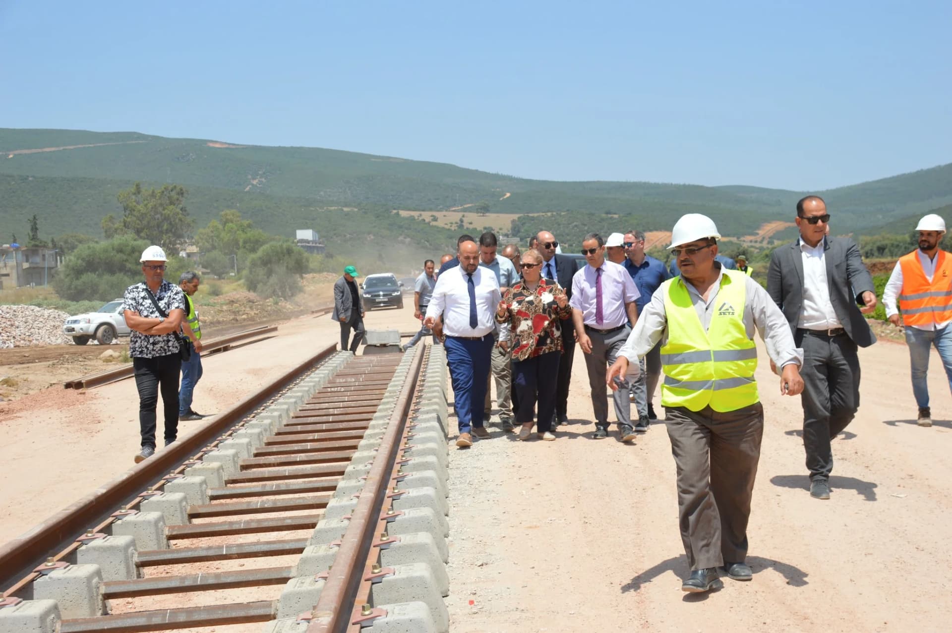 #خرجة_ميدانية...  #مشروع_ازدواجية_تصحيح_وعصرنة_خط_السكة الحديدية المنجمي_للشرق عنابة- بوشقوف- تبسة - جبل العنق- بلاد الحدبة محل متابعة ميدانية من طرف السيدة الوالي...🚧