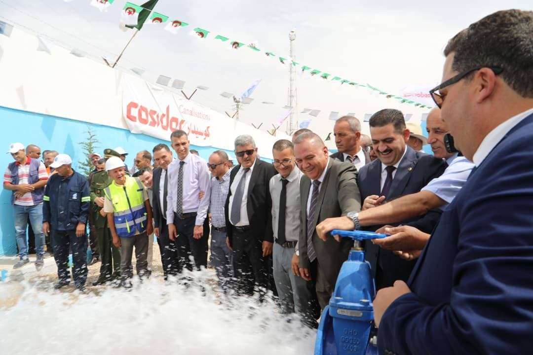  أشرف وزير الري, طه دربال, اليوم الاثنين بتيارت على وضع حيز الخدمة لمشروع تزويد 11 بلدية, من بينها عاصمة الولاية, بالماء الشروب انطلاقا من الحقل المائي الجوفي ''عجرماية''