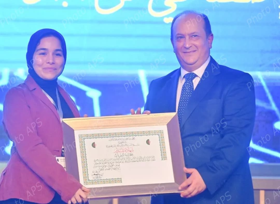 بتكليف من رئيس الجمهورية, الوزير الأول يشرف على حفل تسليم جائزة رئيس الجمهورية للباحث المبتكر