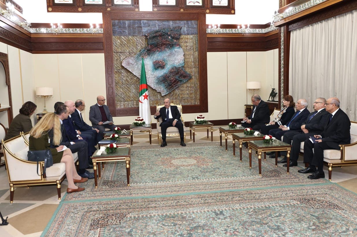 رئيس الجمهورية يستقبل رئيس وزراء جمهورية صربيا 