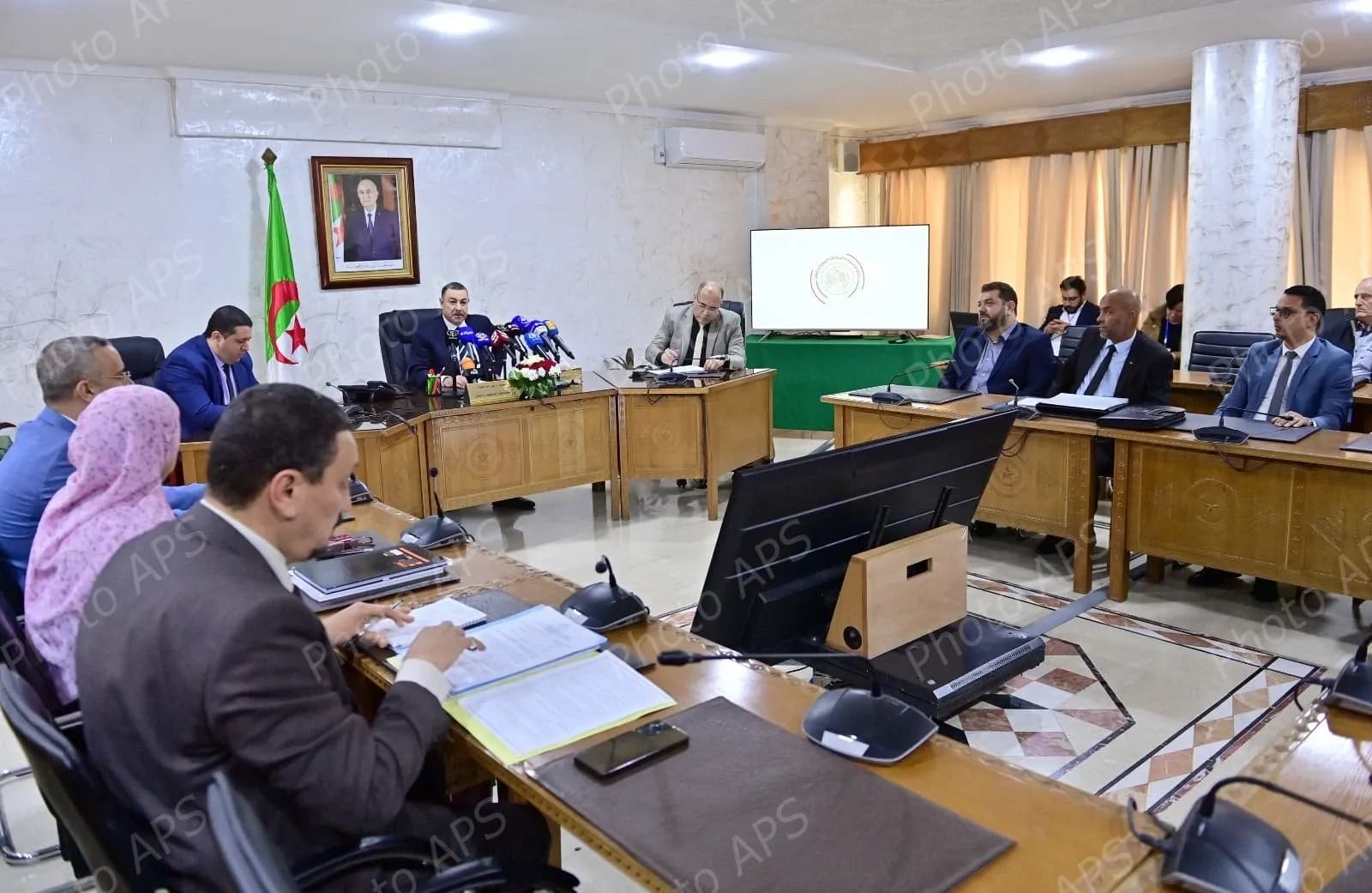 السيد سعيود يجتمع مع ممثلي نقابات الناقلين