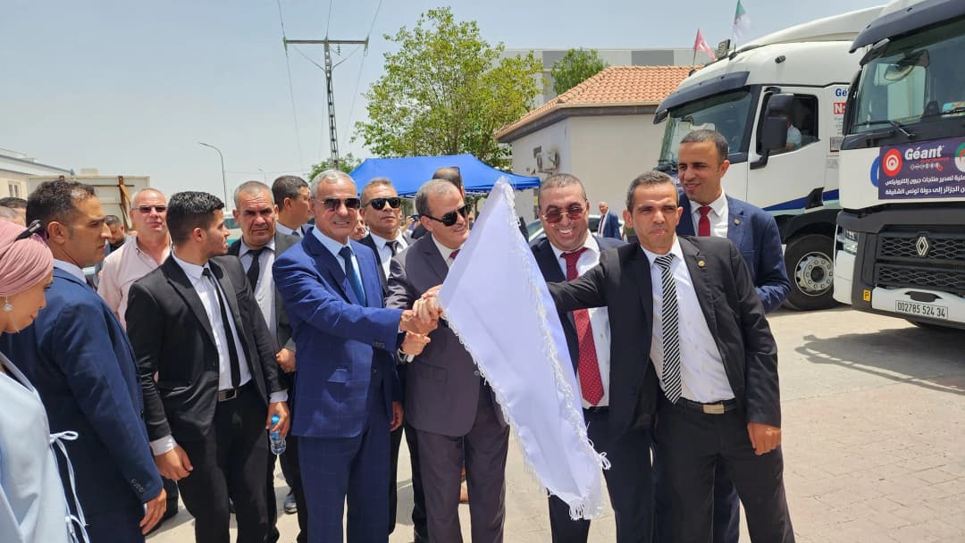 رزيق يشرف من برج بوعريريج على إعطاء إشارة انطلاق 3 شحنات تصدير نحو بلدان عربية