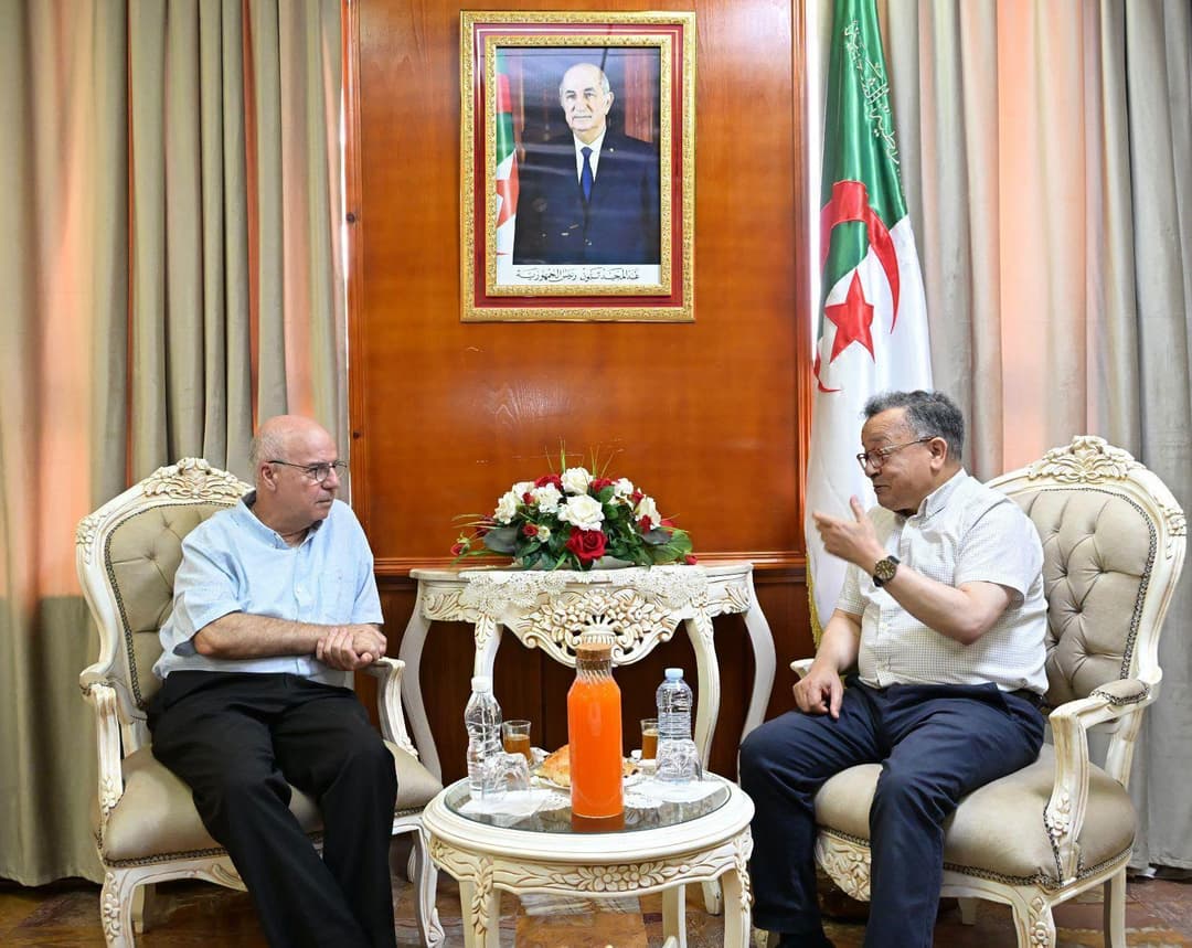 بداري يستقبل العالم الفيزيائي الجزائري نور الدين مليكشي