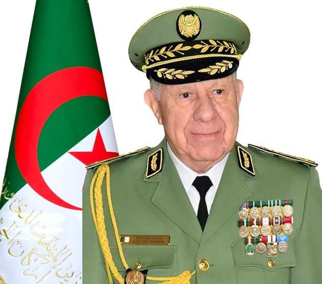 الفريق أول السعيد شنقريحة يهنئ العداء جمال سجاتي عقب إحرازه ذهبية ال800 متر لبطولة العالم للنخبة
