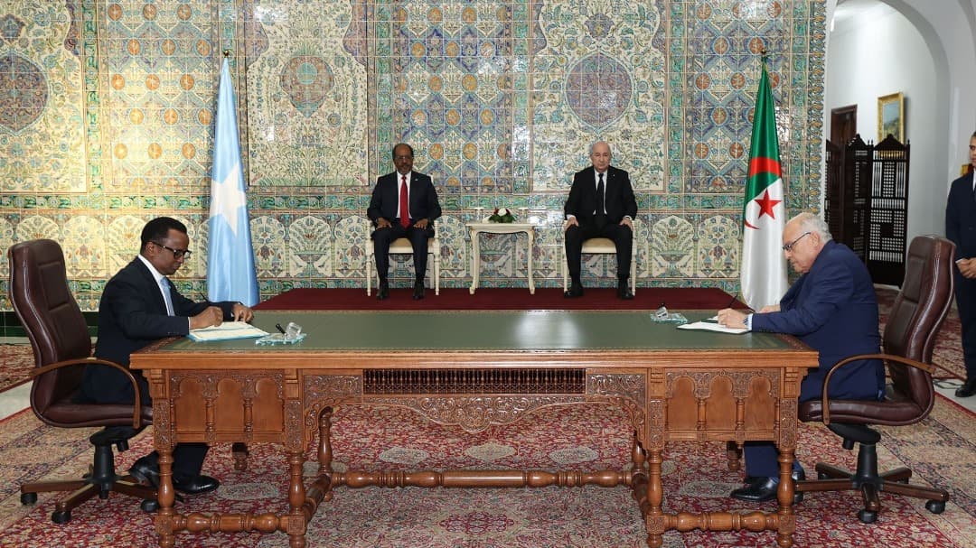 رئيس الجمهورية يترأس مع نظيره الصومالي مراسم التوقيع على عدة اتفاقات تعاون بين البلدين