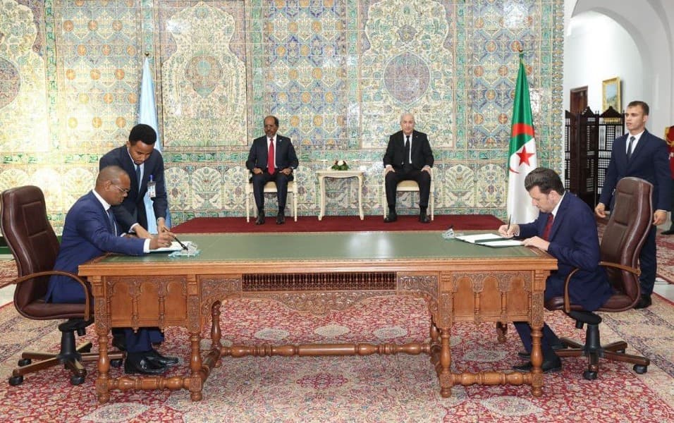 رئيس الجمهورية يترأس مع نظيره الصومالي مراسم التوقيع على عدة اتفاقات تعاون بين البلدين