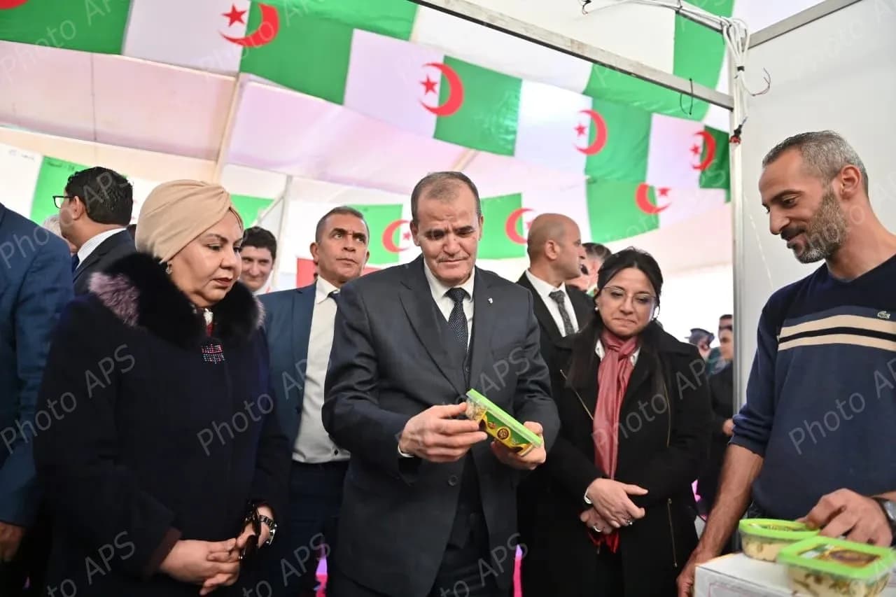 السيد رزيق يشيد بجودة الإنتاج الوطني لمستلزمات صناعة الحلويات