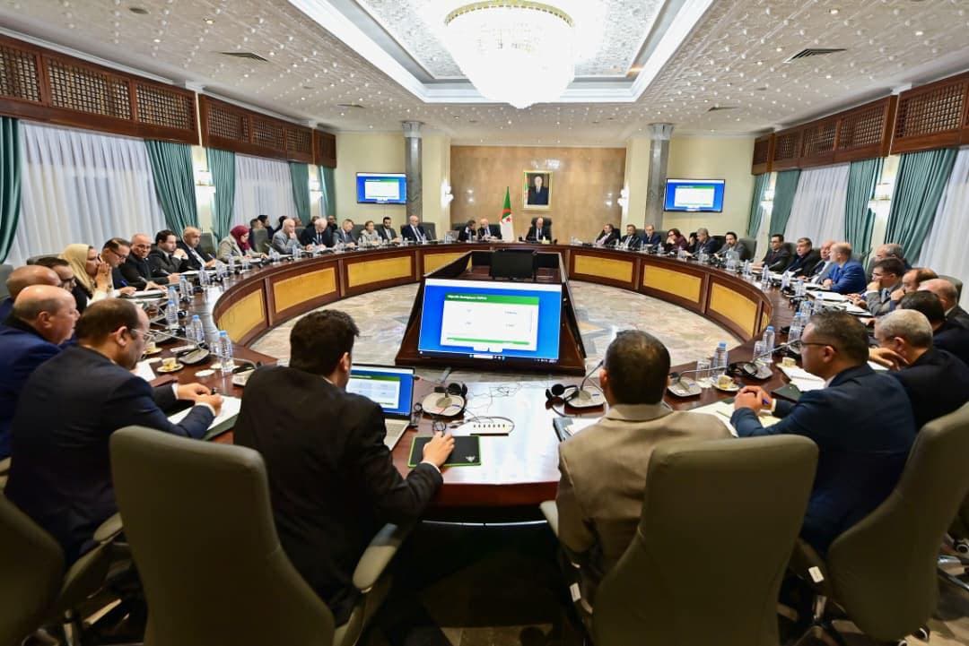 الوزير الأول يشرف على تنصيب المجلس الوطني للمكننة الفلاحية تنفيذا لتوجيهات رئيس الجمهورية