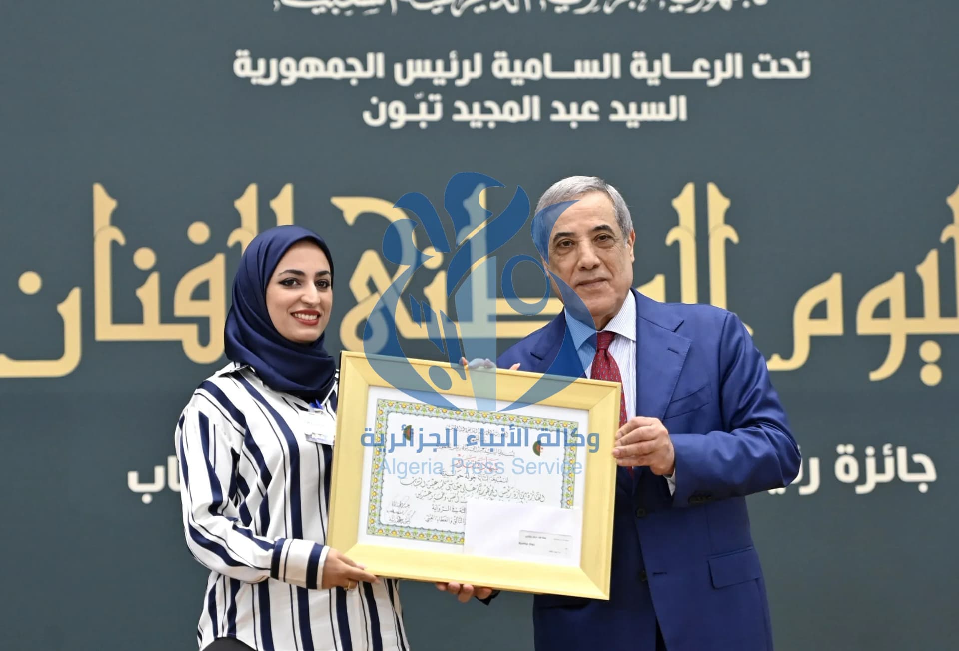  تتويج الفائزين بجائزة رئيس الجمهورية  للمبدعين الشباب "علي معاشي", دورة 2025, في مختلف المجالات الأدبية والفنية.