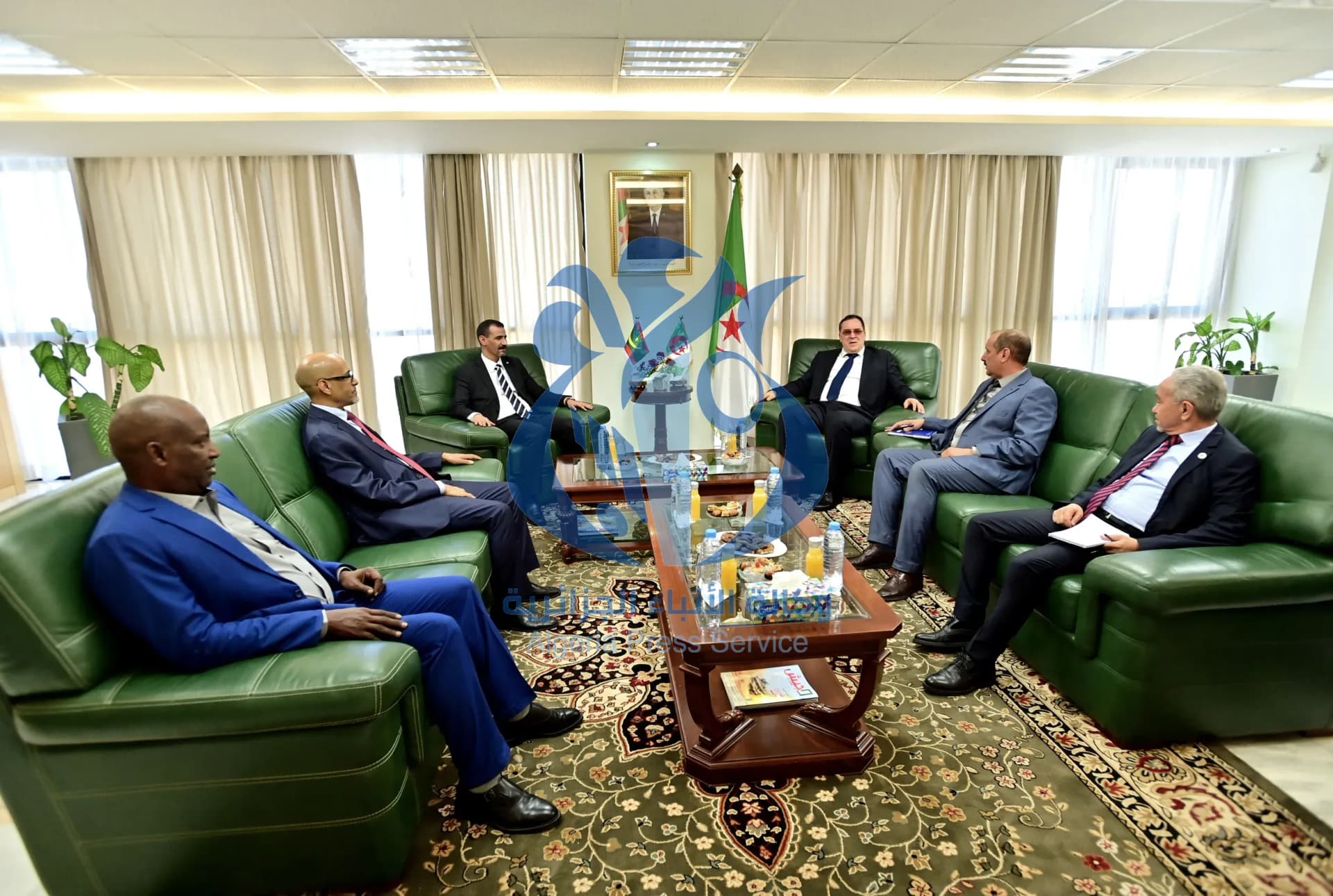  وزير الاتصال يستقبل الوزير الموريتاني للثقافة والفنون والاتصال والعلاقات مع البرلمان 