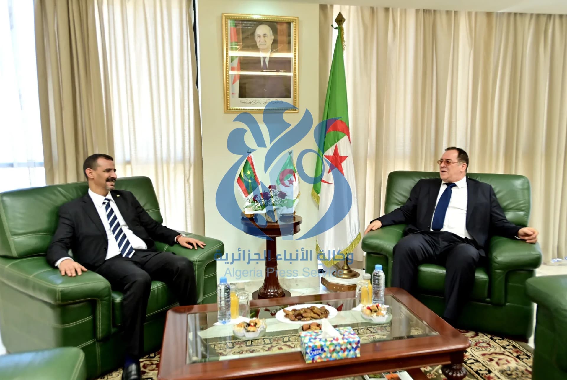 استقبل وزير الاتصال, السيد محمد مزيان, اليوم الأحد بالجزائر العاصمة, الوزير الموريتاني للثقافة والفنون والاتصال والعلاقات مع البرلمان, السيد الحسين ولد مدو, حسب ما أفاد به بيان للوزارة.