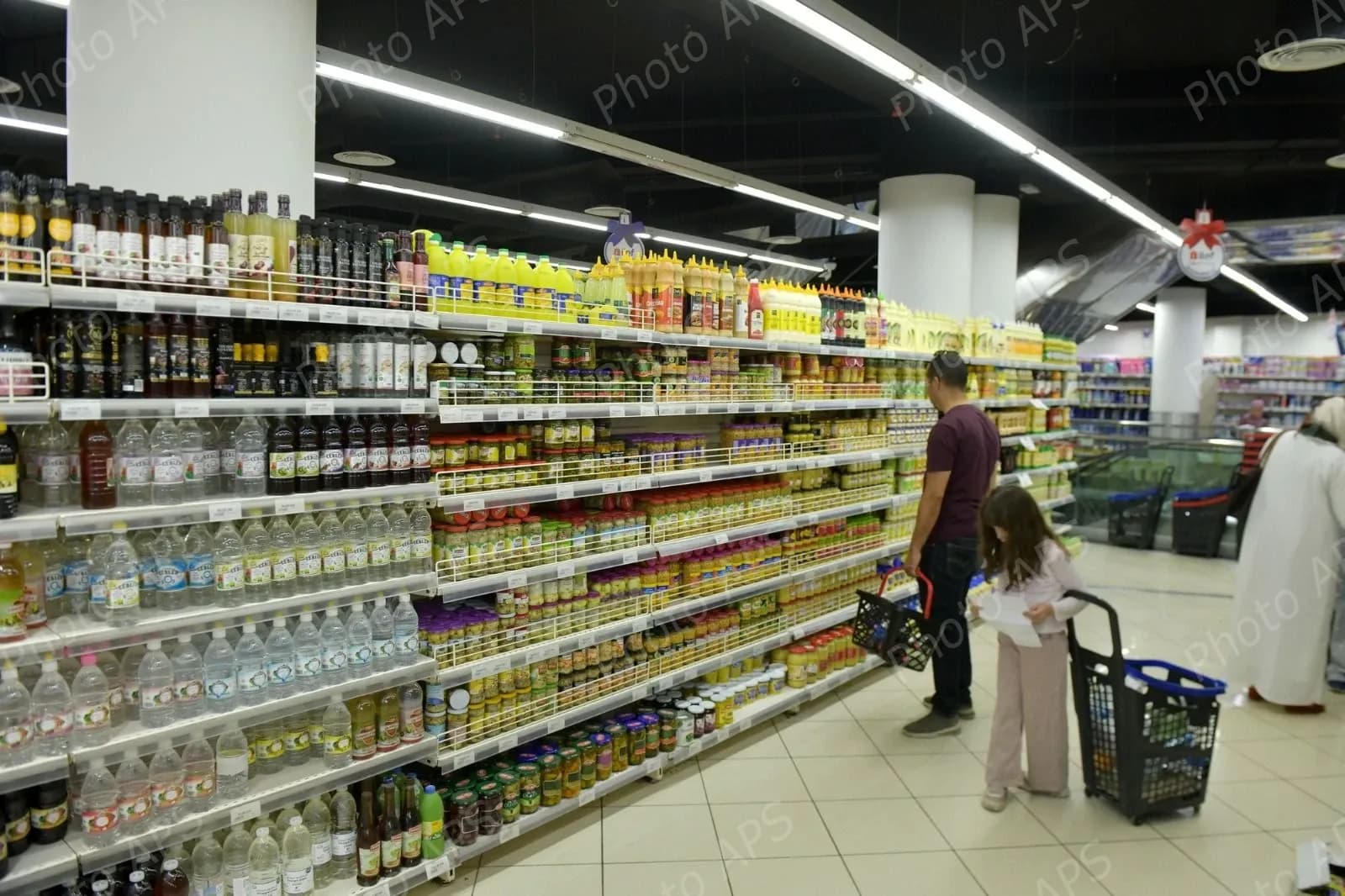 وفرة كبيرة في مختلف المنتجات والخدمات عبر الوطن عشية عيد الأضحى المبارك