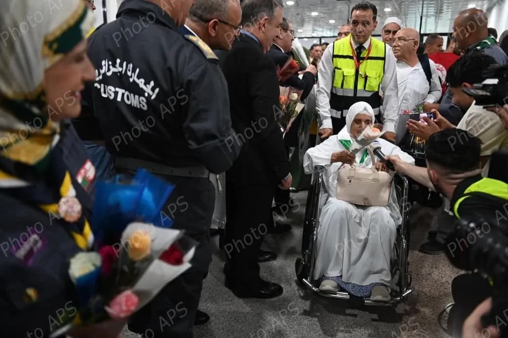 وصول أول وفد من الحجاج الجزائريين لأرض الوطن 