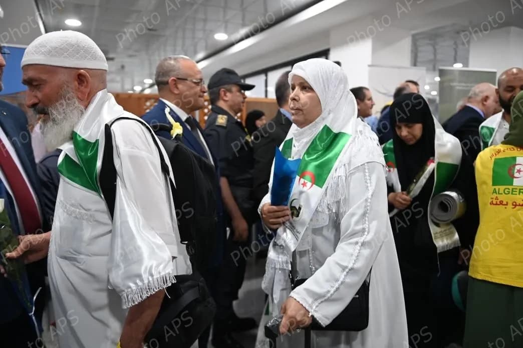 وصول أول وفد من الحجاج الجزائريين لأرض الوطن 