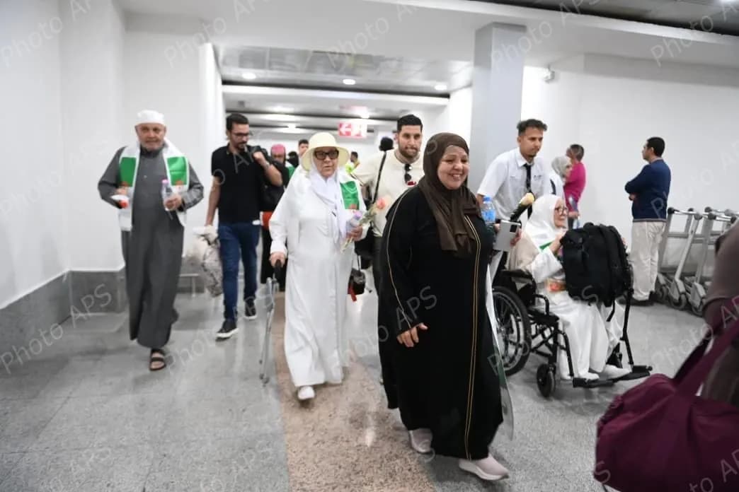 وصول أول وفد من الحجاج الجزائريين لأرض الوطن 