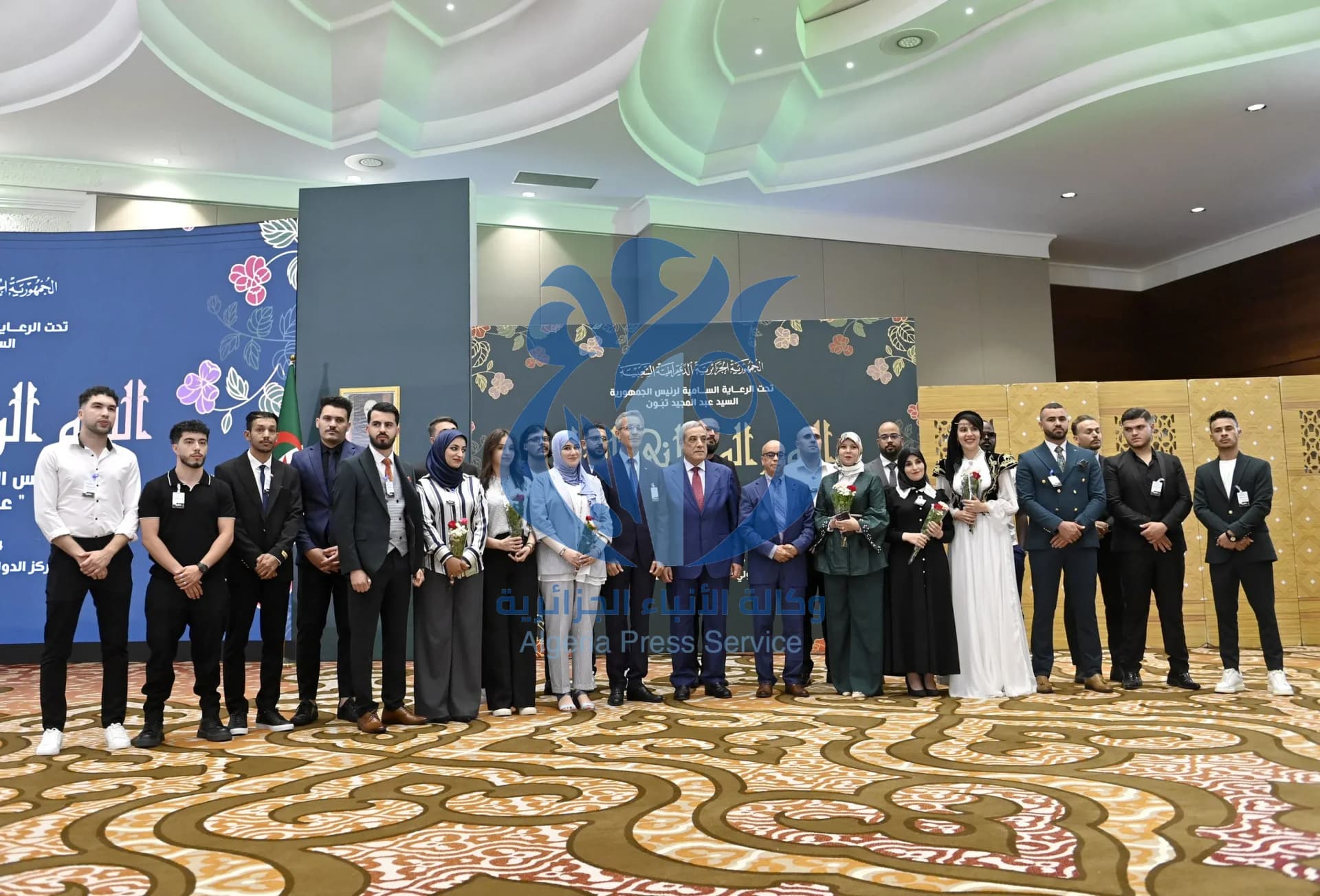  تتويج الفائزين بجائزة رئيس الجمهورية 
للمبدعين الشباب "علي معاشي", دورة 2025, في مختلف المجالات الأدبية والفنية.