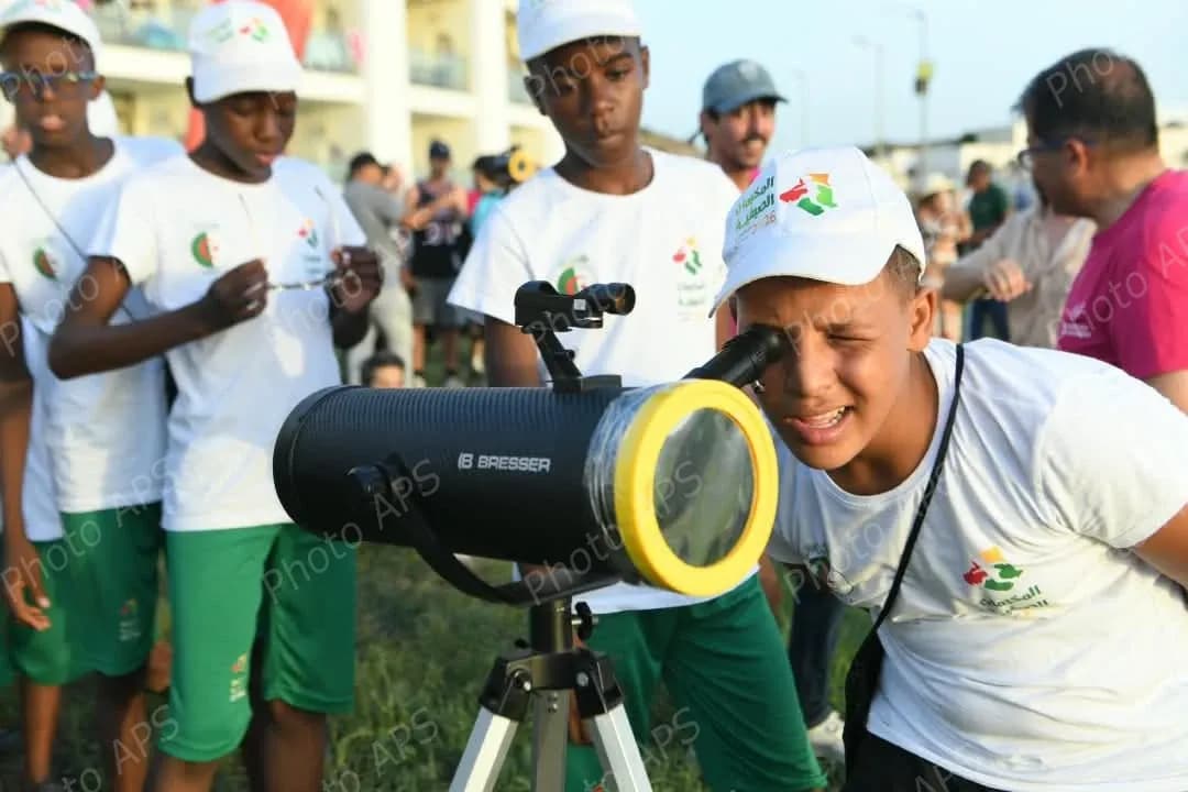 رصد كسوف الشمس في سماء الجزائر عبر مختلف ولايات الوطن