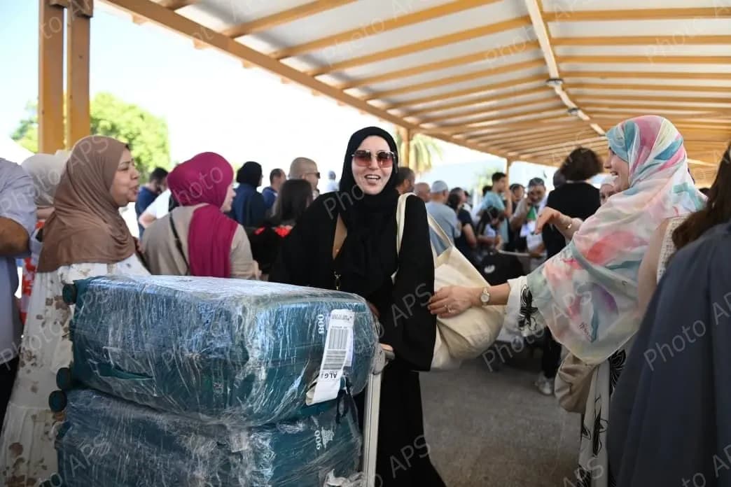 وصول أول وفد من الحجاج الجزائريين لأرض الوطن 