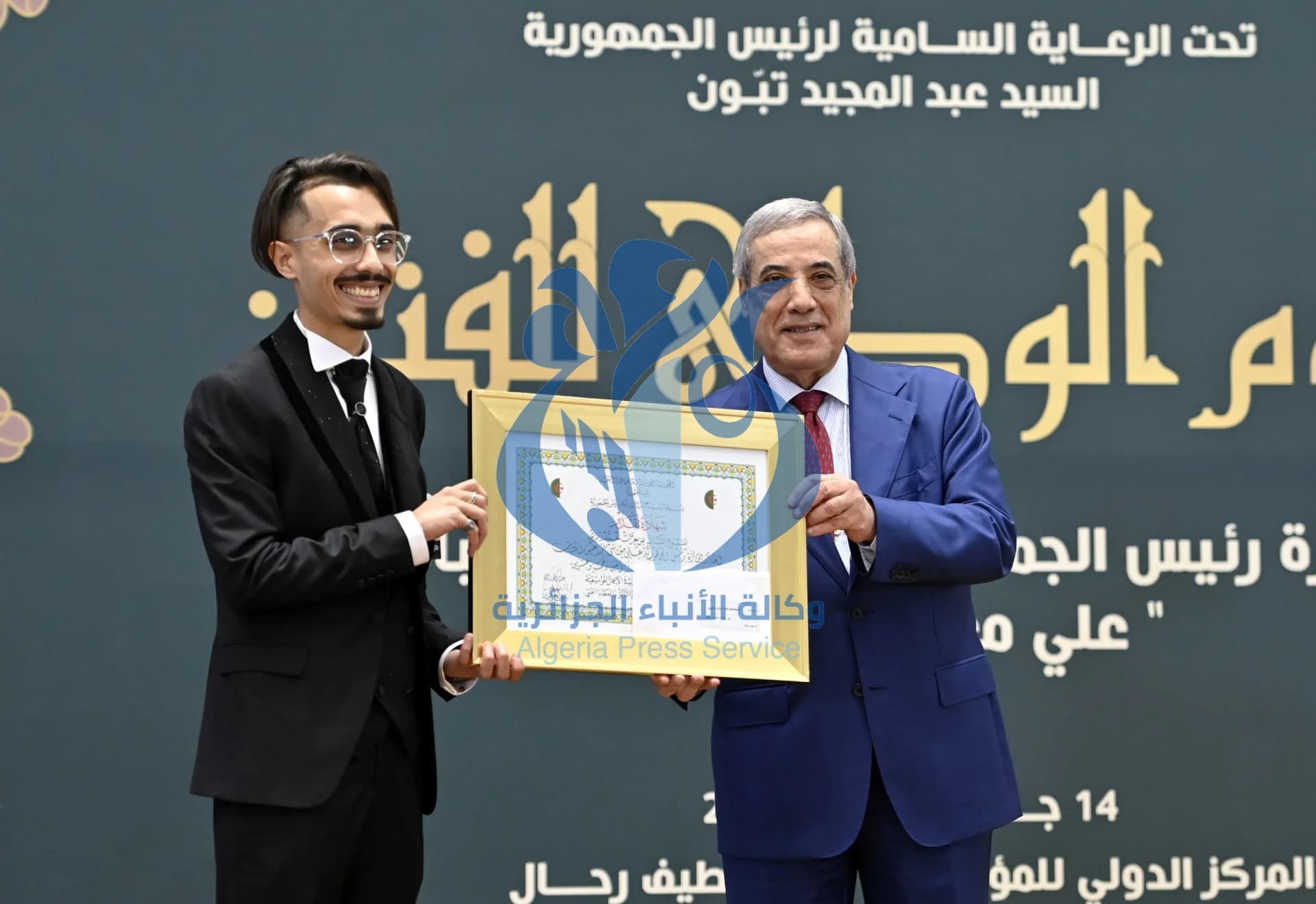  تتويج الفائزين بجائزة رئيس الجمهورية  للمبدعين الشباب "علي معاشي", دورة 2025, في مختلف المجالات الأدبية والفنية.